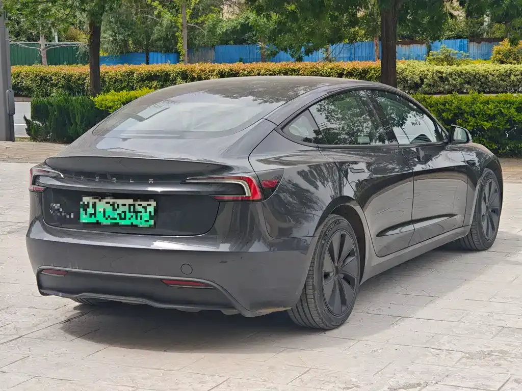 Tesla Model 3 — фото 5