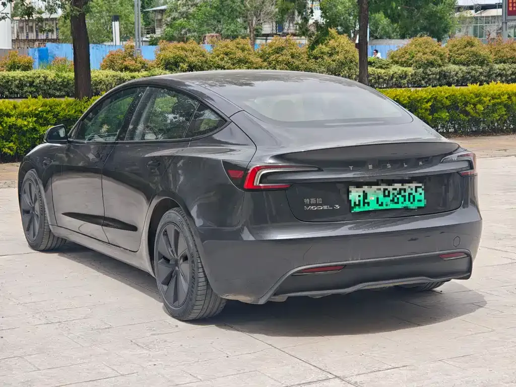 Tesla Model 3 — фото 3