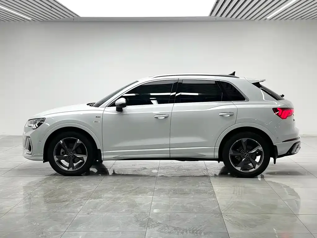 Audi Q3 2024 из CN, фото 7