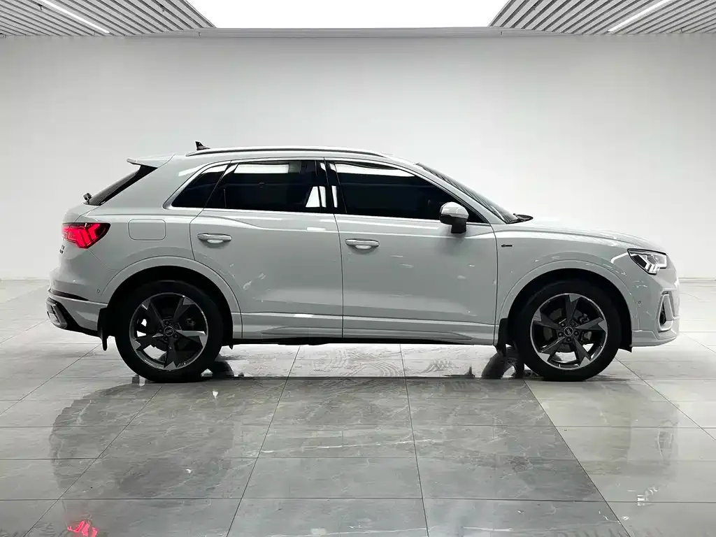 Audi Q3 2024 из CN, фото 6