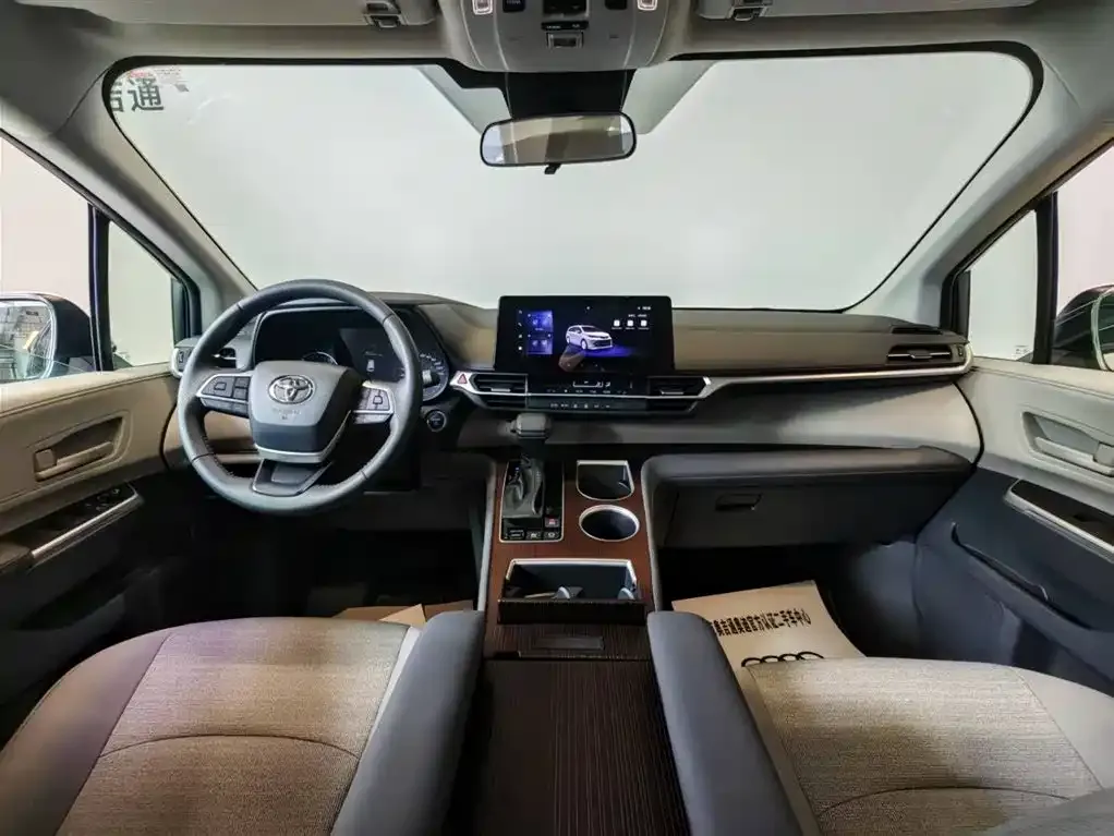 Toyota Sienna 2025 из CN, фото 3