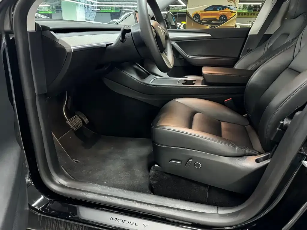 Tesla Model Y 2023 из CN, фото 8