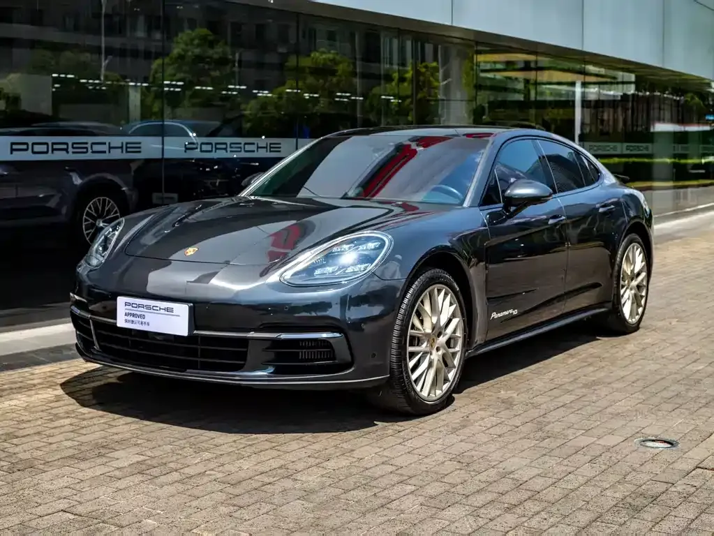 Porsche Panamera — фото 1