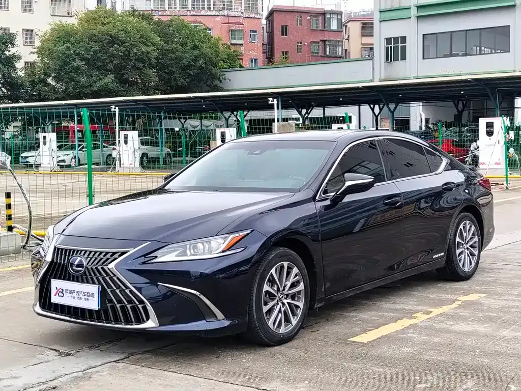 Lexus ES — фото 1