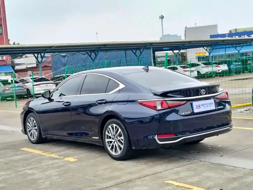Lexus ES — фото 4