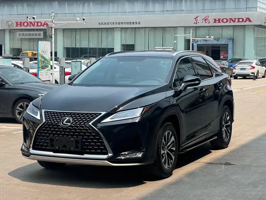 Lexus RX — фото 1