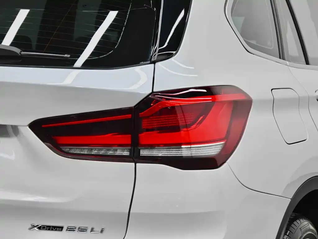 BMW X1 — фото 7