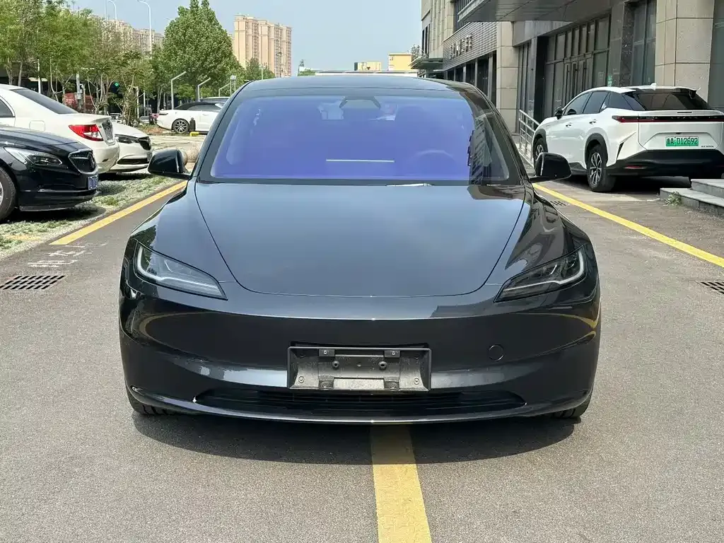 Tesla Model 3 — фото 5