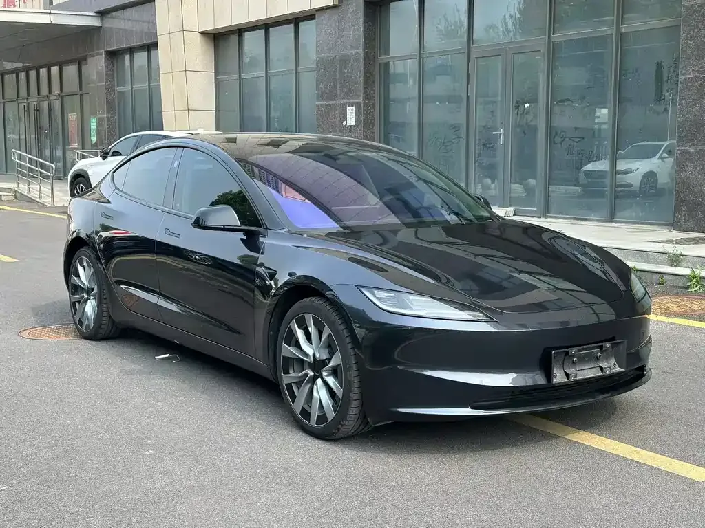 Tesla Model 3 — фото 4