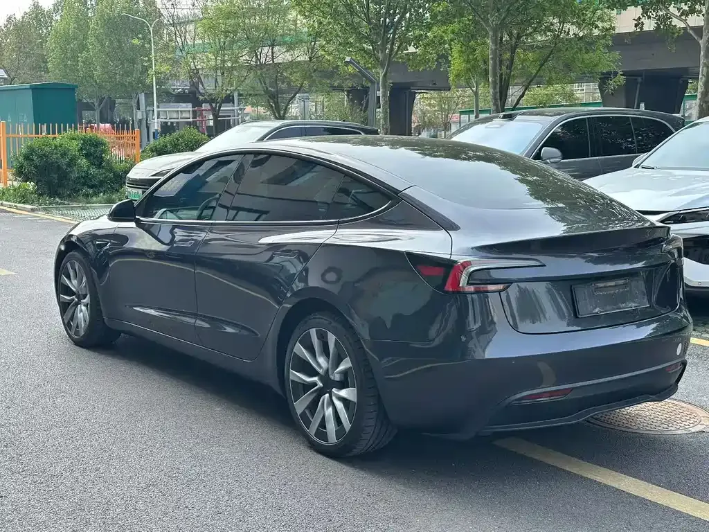Tesla Model 3 — фото 8