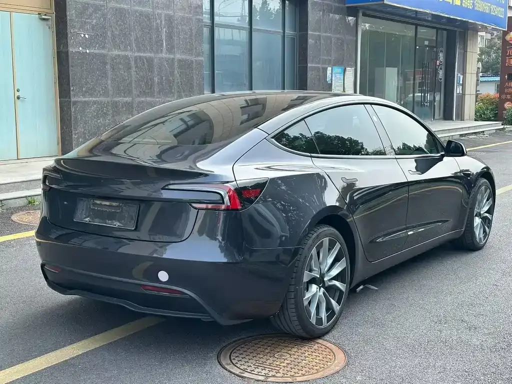 Tesla Model 3 — фото 7