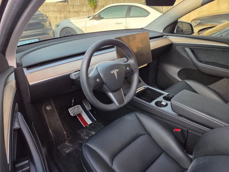 Tesla Model Y — фото 8