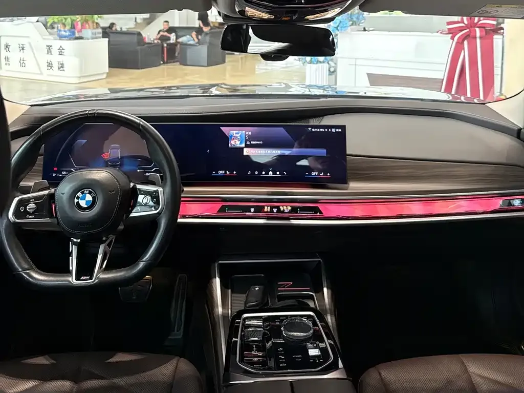 BMW 7 Series — фото 10