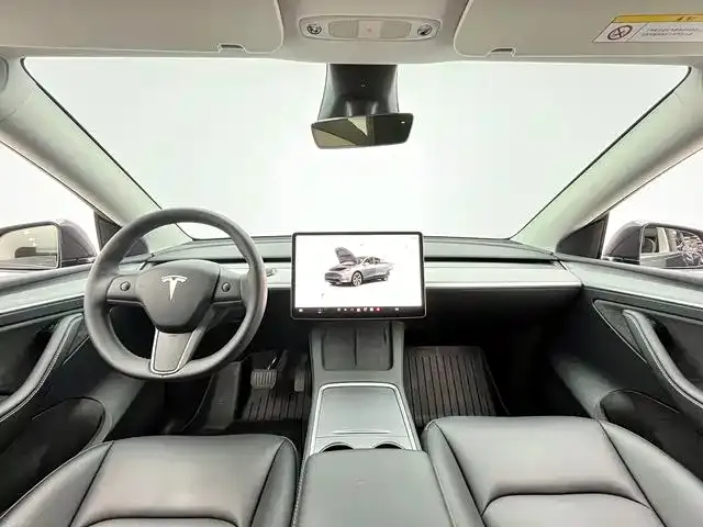 Tesla Model Y — фото 9