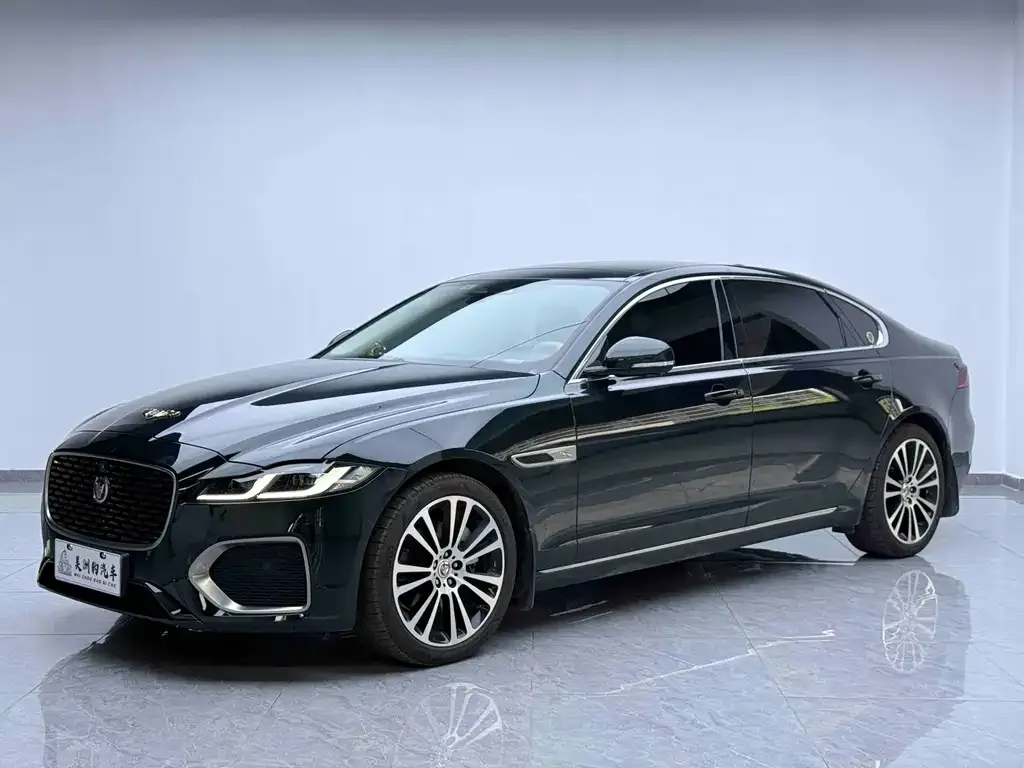 Jaguar XFL — фото 1