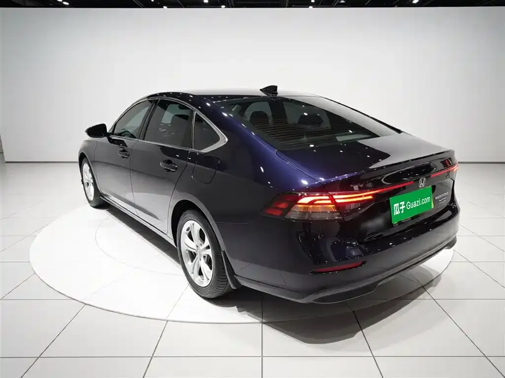 Honda Accord — фото 10