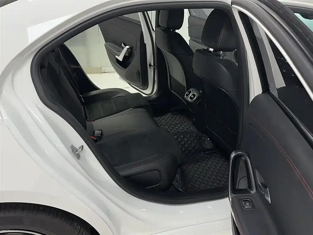 Mercedes-Benz A-Class 2024 из CN, фото 3