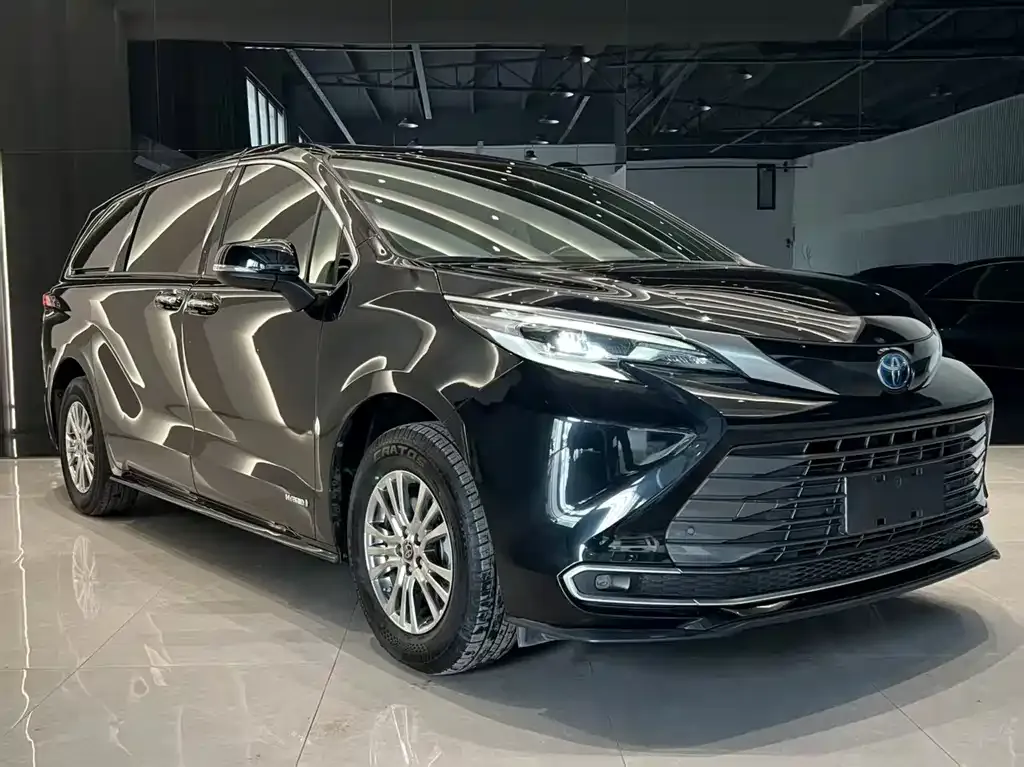 Toyota Sienna — фото 3