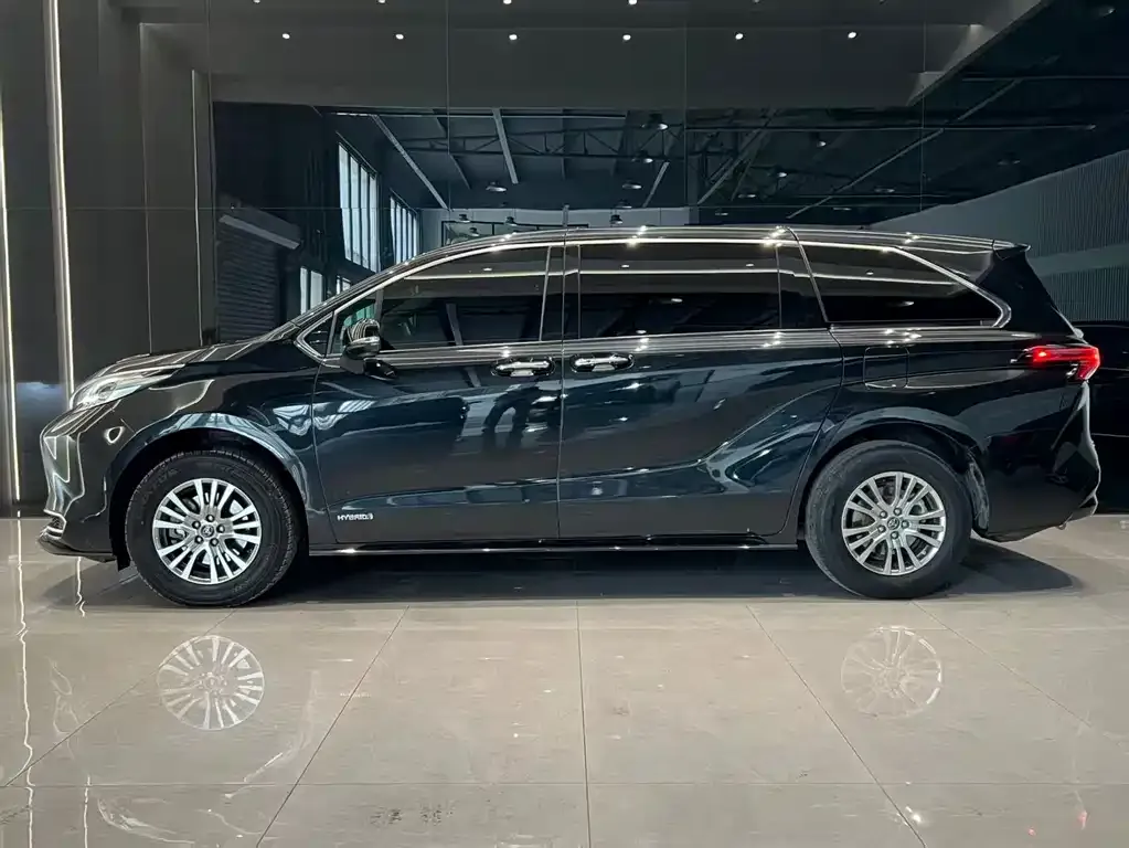 Toyota Sienna — фото 6