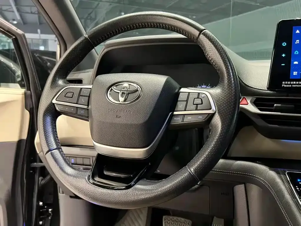 Toyota Sienna — фото 7
