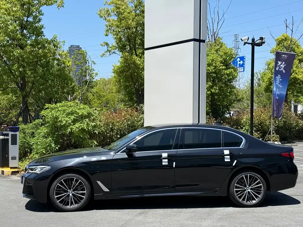 BMW 5 Series — фото 9