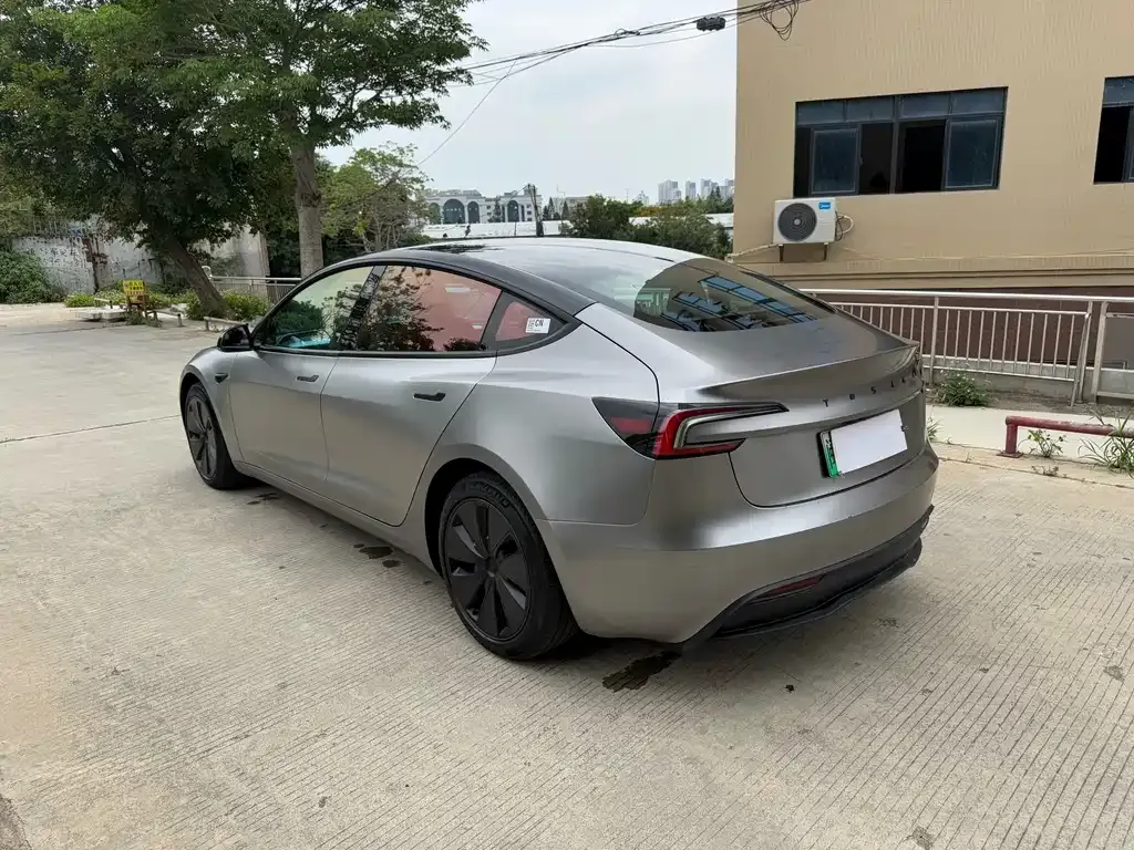 Tesla Model 3 — фото 9