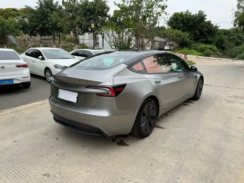 Tesla Model 3 — фото 7
