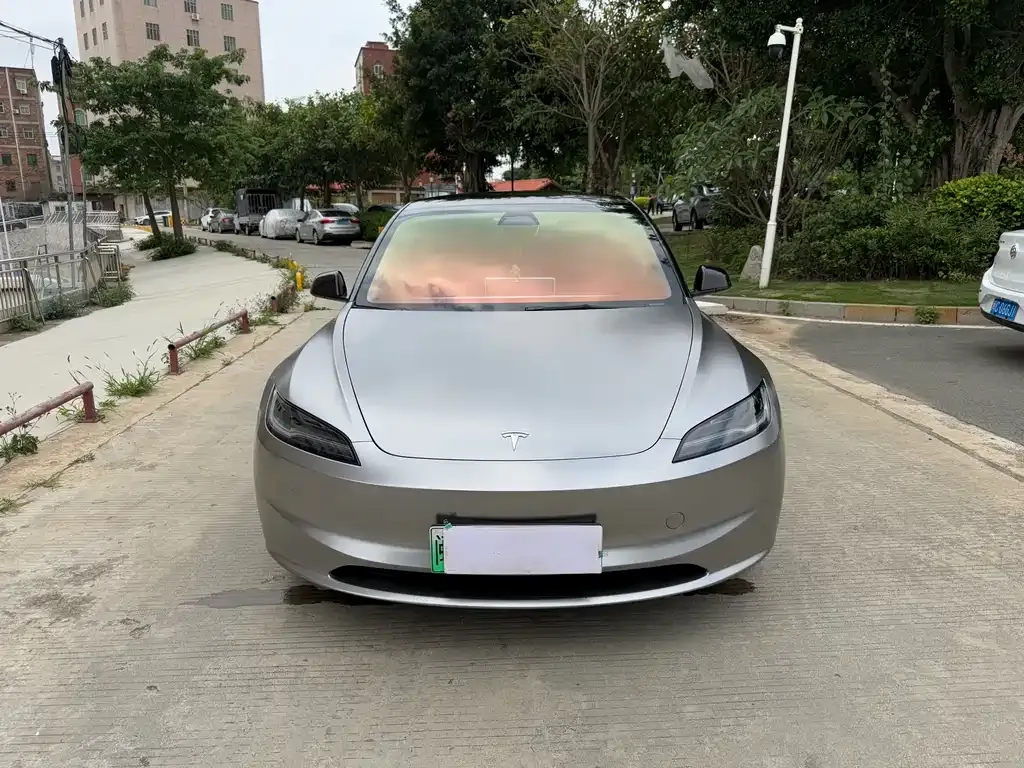 Tesla Model 3 — фото 10