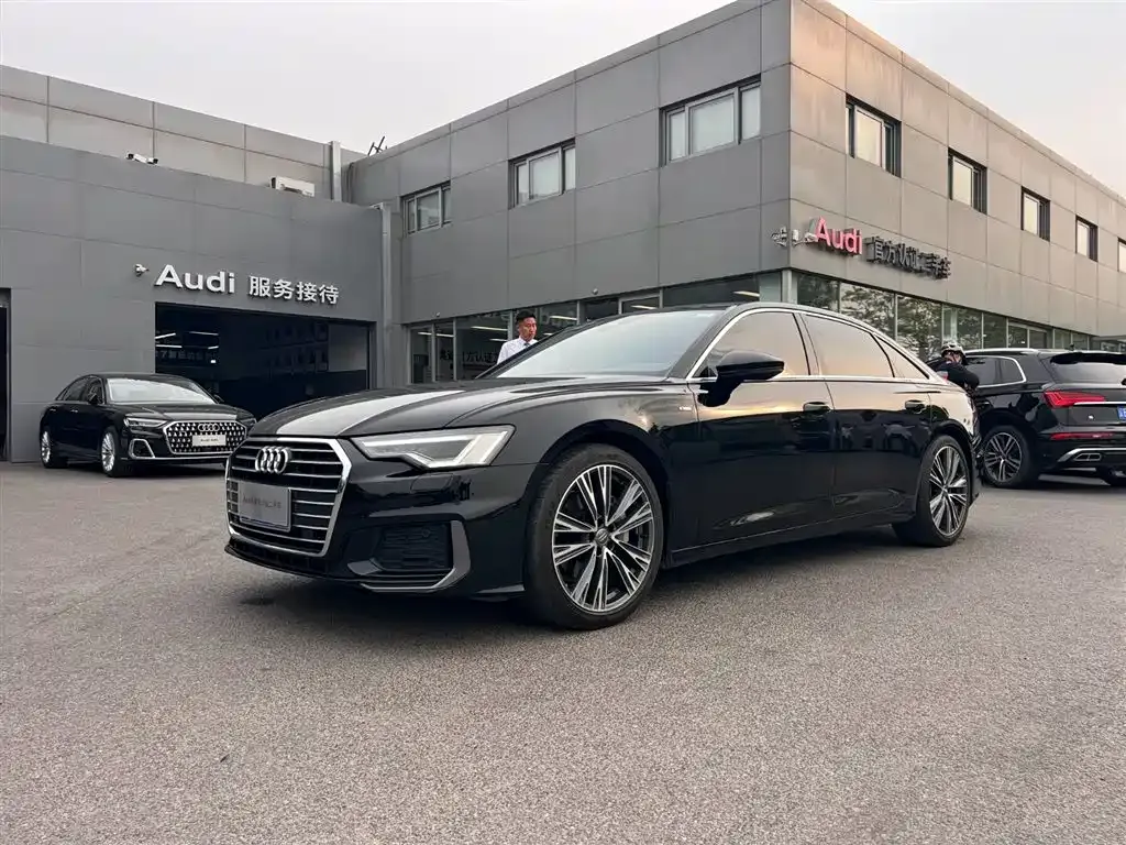 Audi A6L — фото 1