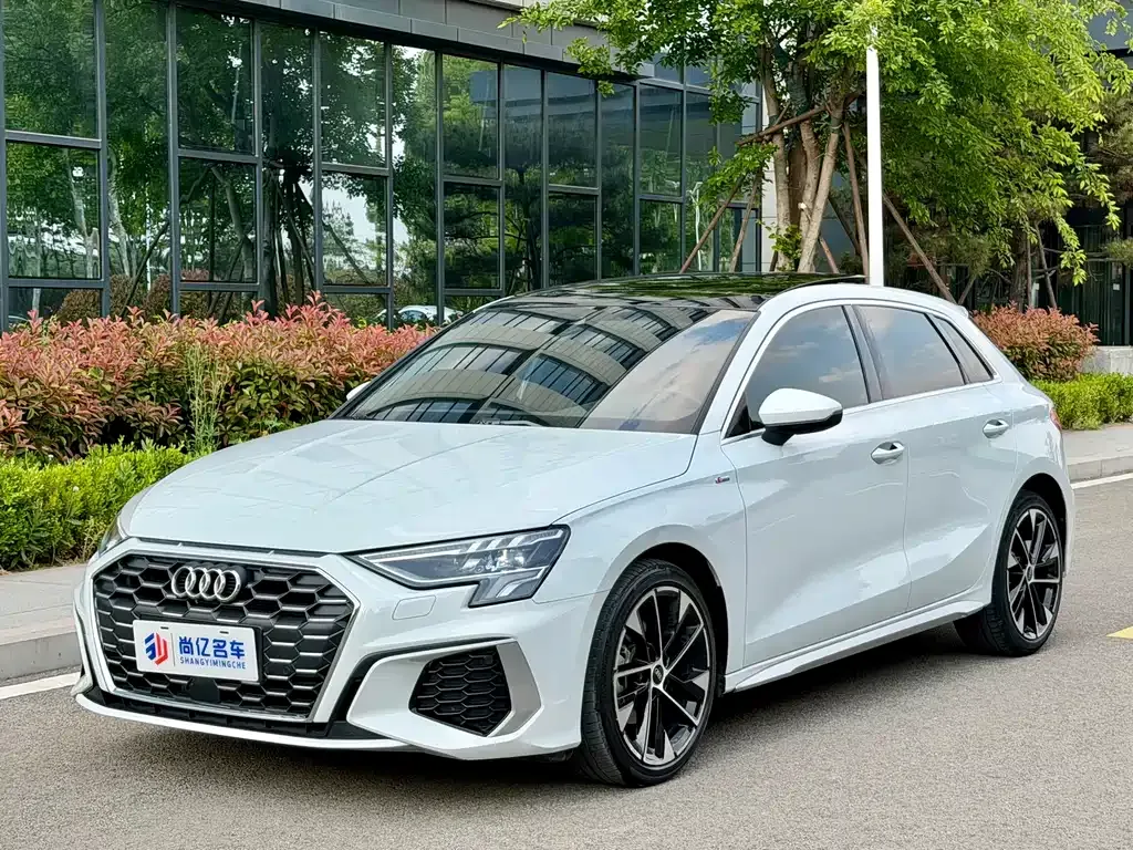 Audi A3 — фото 1