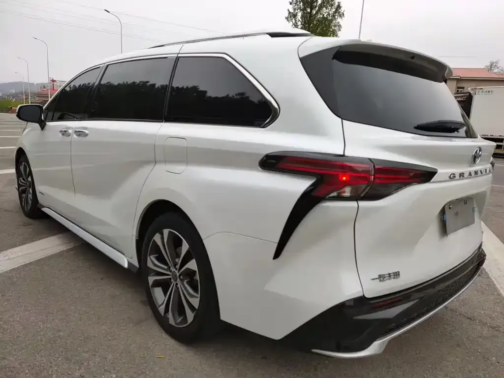 Toyota Granvia 2024 из CN, фото 4