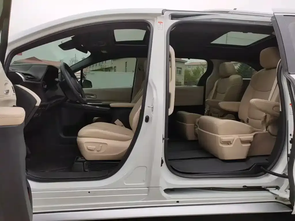 Toyota Granvia 2024 из CN, фото 3