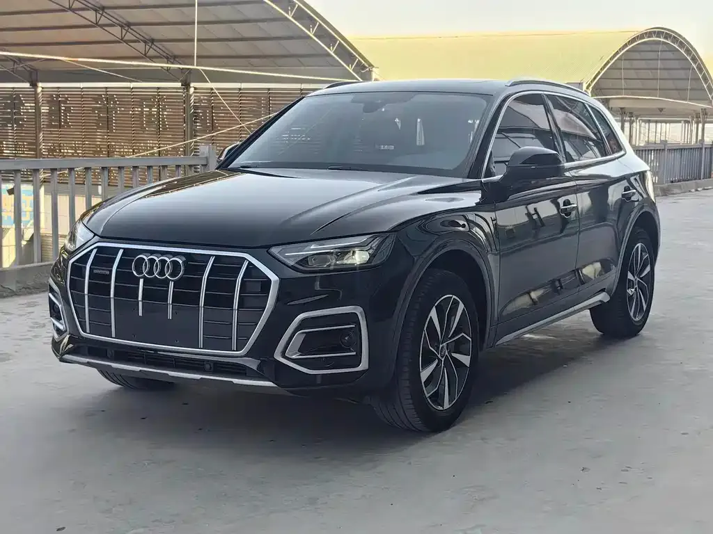 Audi Q5L — фото 1