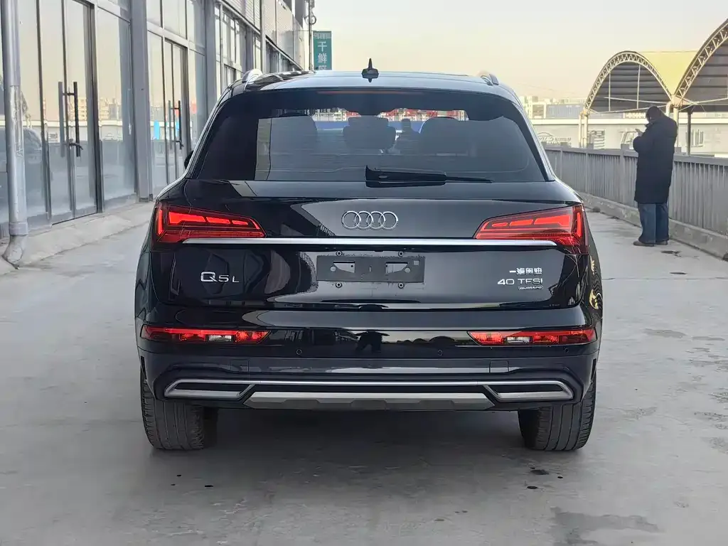 Audi Q5L — фото 5
