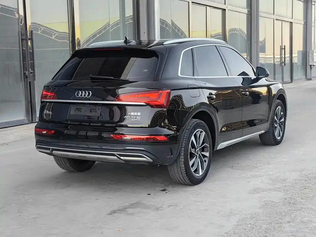 Audi Q5L — фото 9