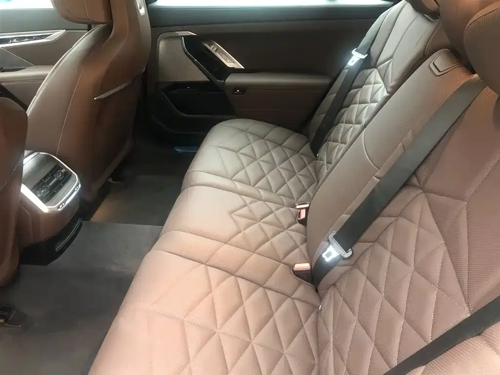 BMW 7 Series — фото 10