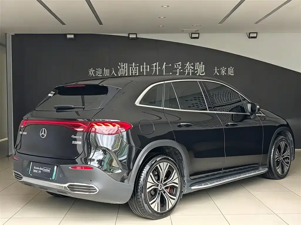 Mercedes-Benz EQE SUV — фото 4