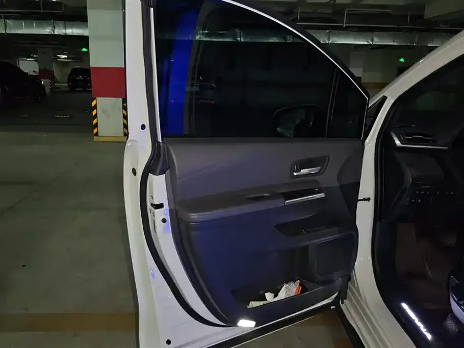Toyota Sienna — фото 10