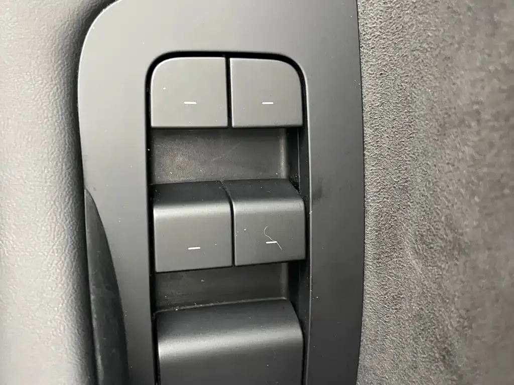 Tesla Model 3 — фото 3