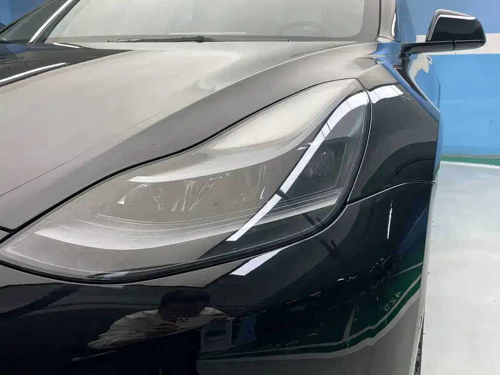 Tesla Model 3 — фото 9