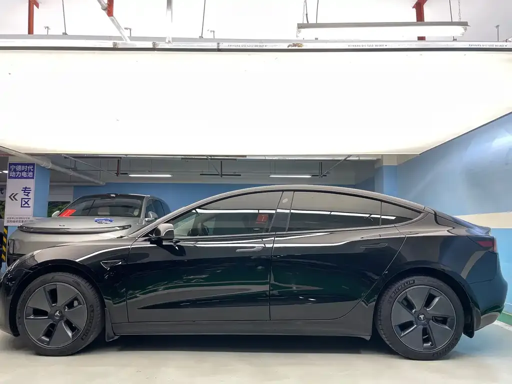 Tesla Model 3 — фото 10