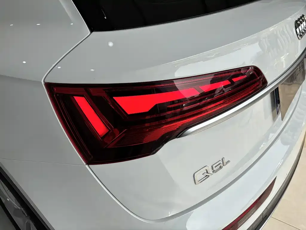 Audi Q5L — фото 2