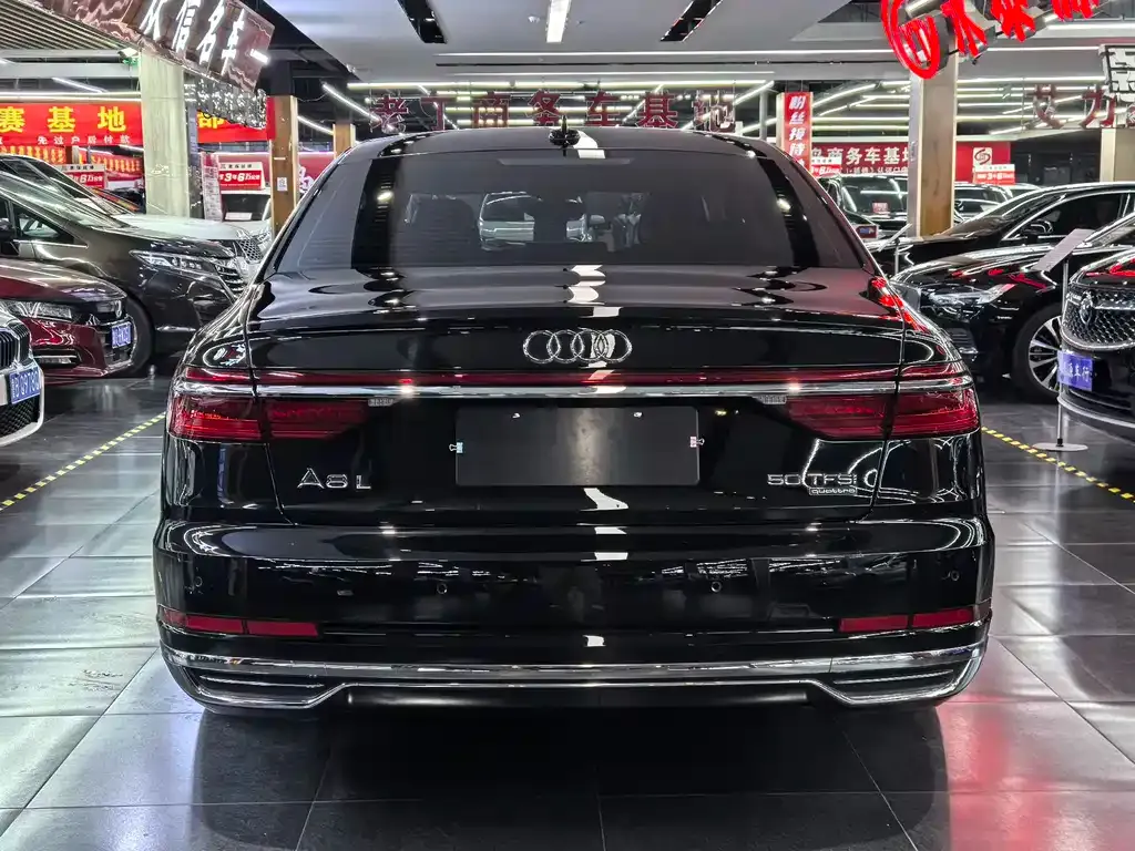 Audi A8 — фото 3