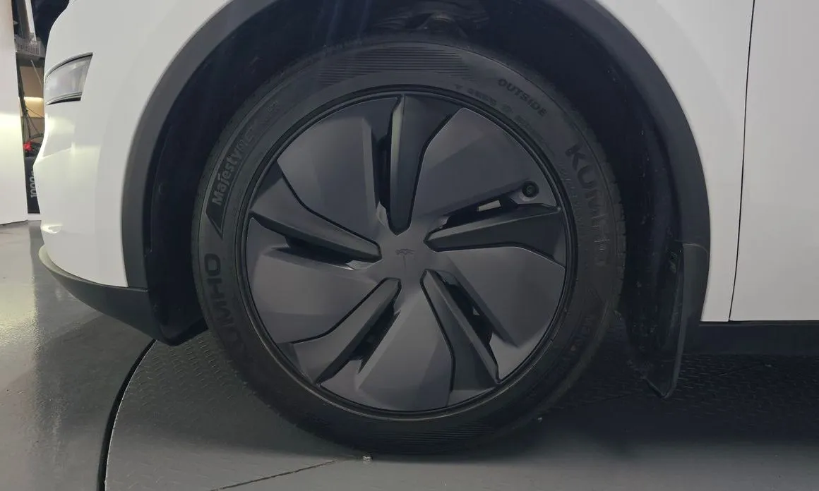 Tesla Model Y 2025 из KR, фото 8