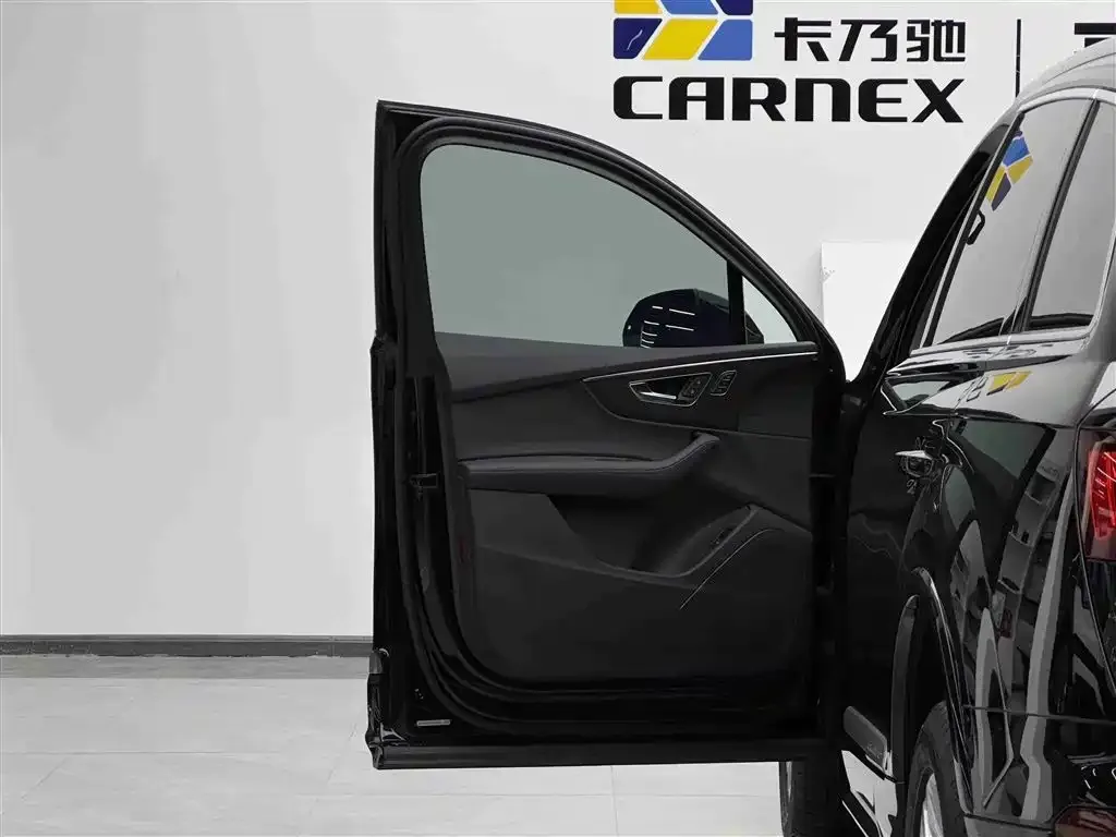 Audi Q7 2023 из CN, фото 5