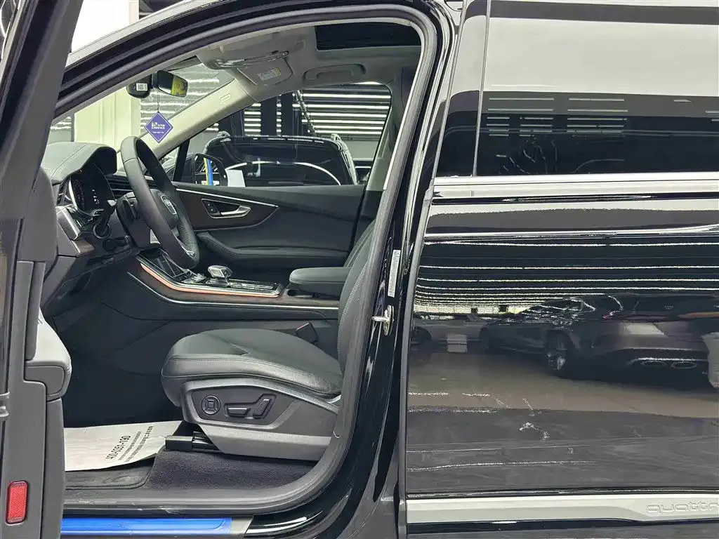Audi Q7 2023 из CN, фото 3