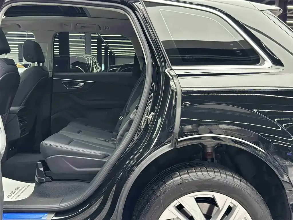 Audi Q7 2023 из CN, фото 6