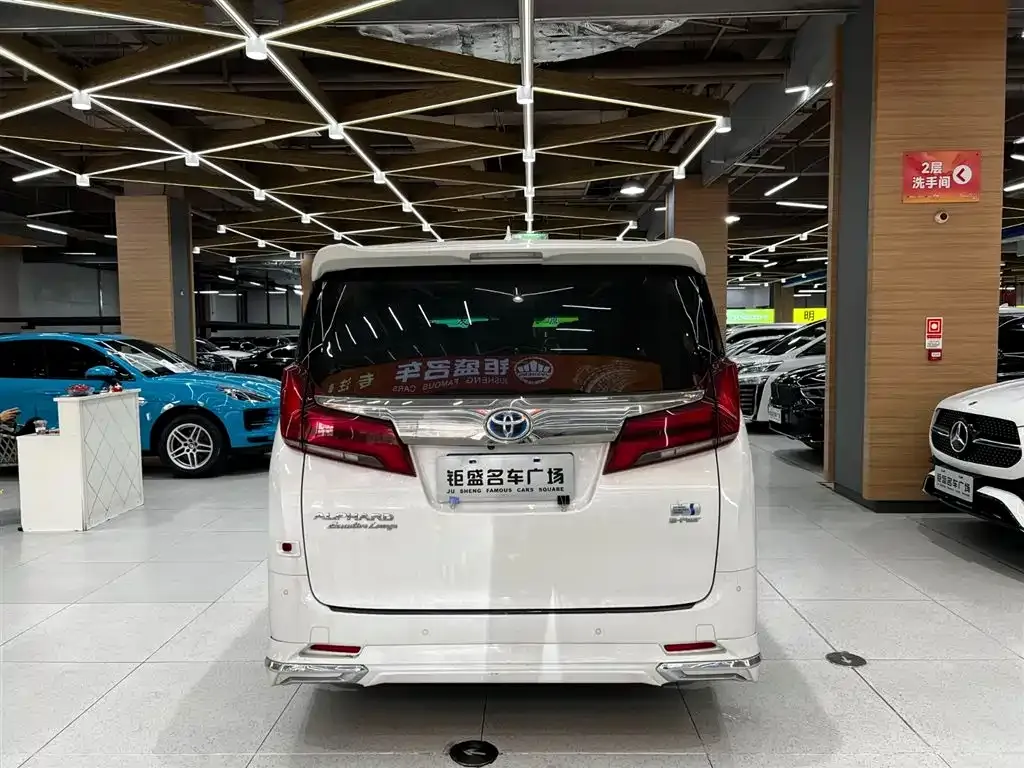 Toyota Alphard — фото 3