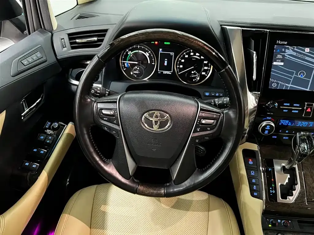 Toyota Alphard — фото 10