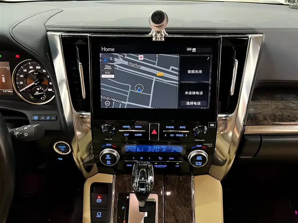 Toyota Alphard — фото 4